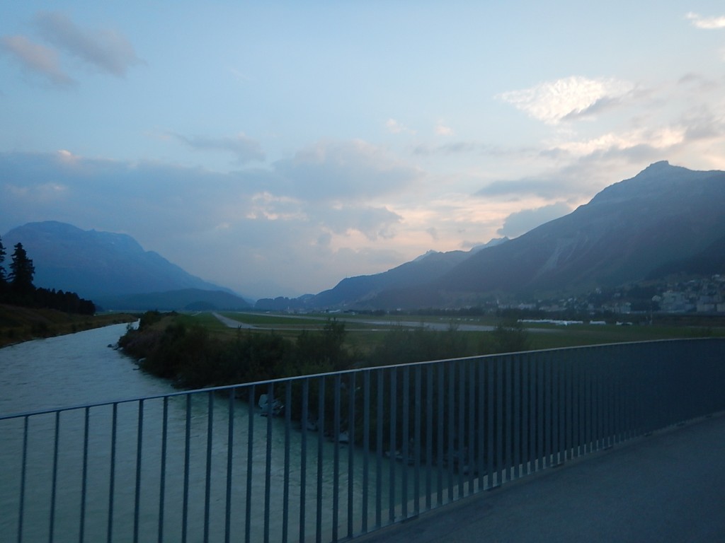 Inn, Flughafen und Abendstimmung im Engadin