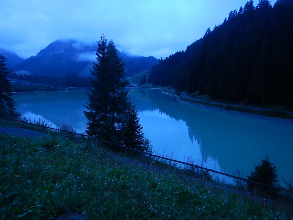 Morgenstimmung am Stausee in Arosa