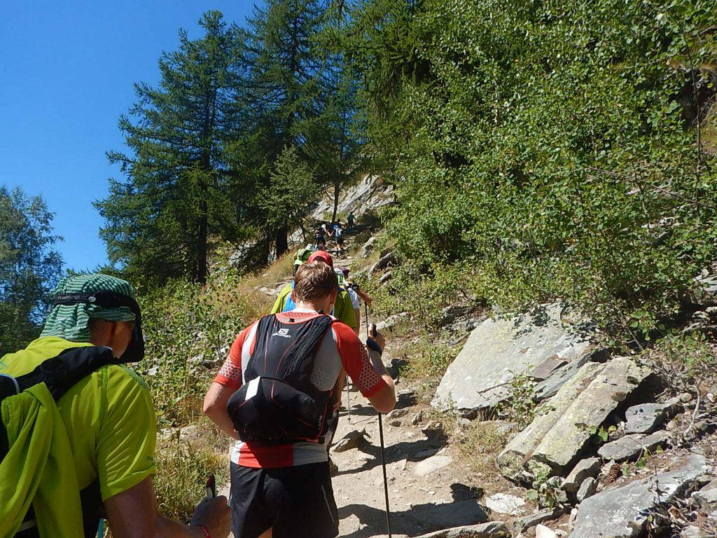 Aufstieg in der Mittagshitze zum Refuge Bertone